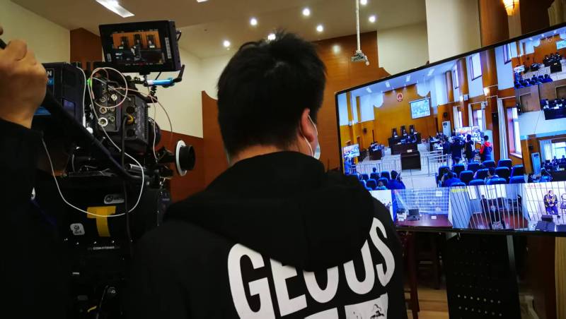 AI生成VS人工创意——潞城市广告片拍摄公司的技术浪漫主义实践